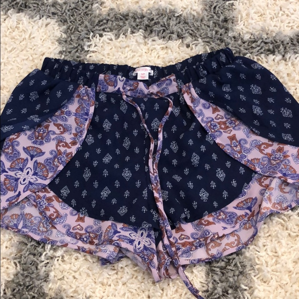 Xhilaration patterned shorts